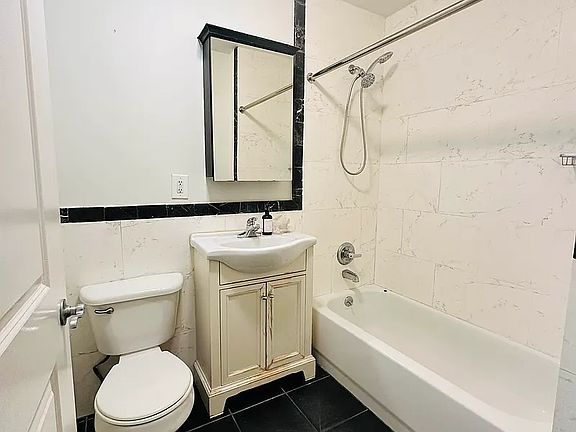 5th image of 1030 Jackson Ave APT 3B