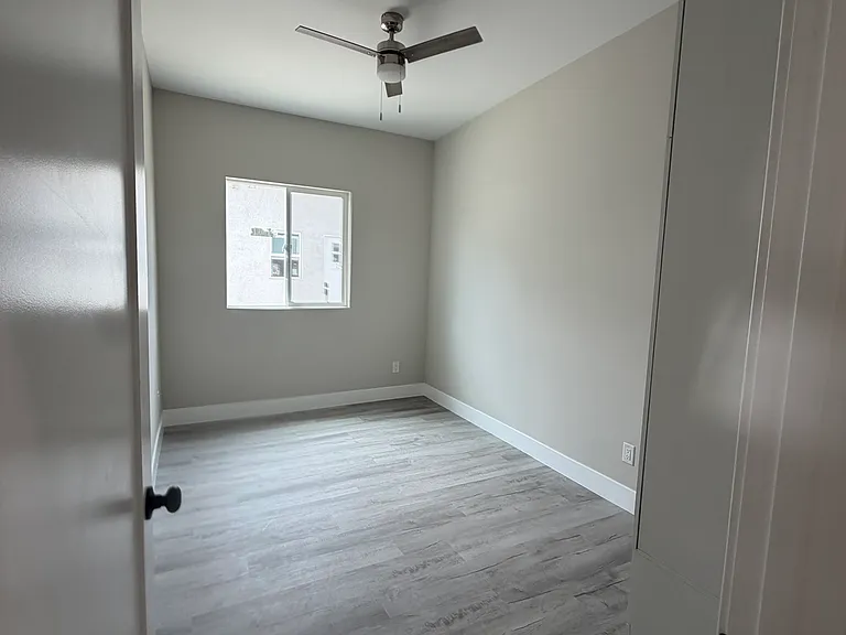 153 E 47th St #153 — Photo 9