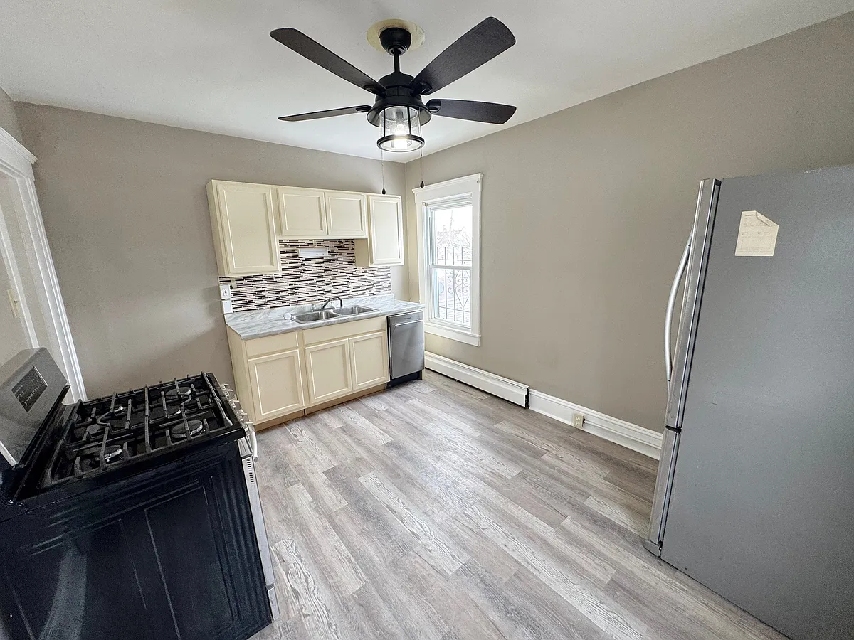 Large Kitchen - 3336 W 41st St #2