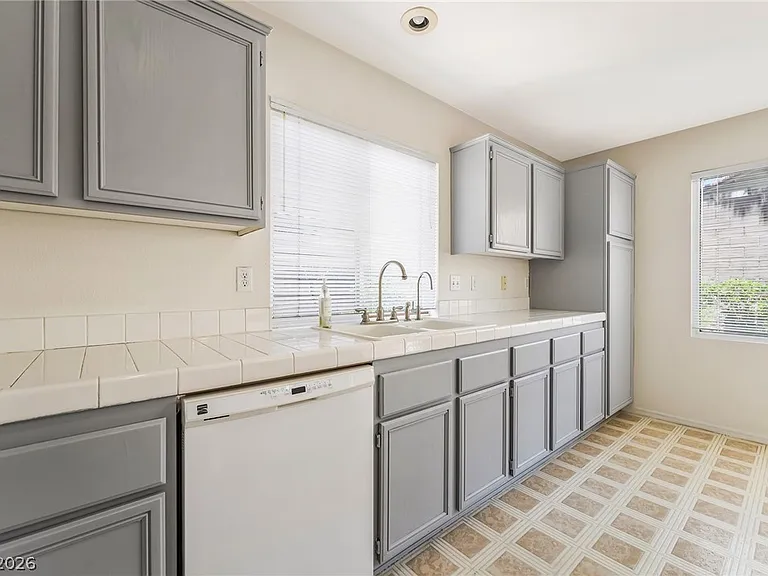 9888 Sparrow Ridge Ave — Photo 17