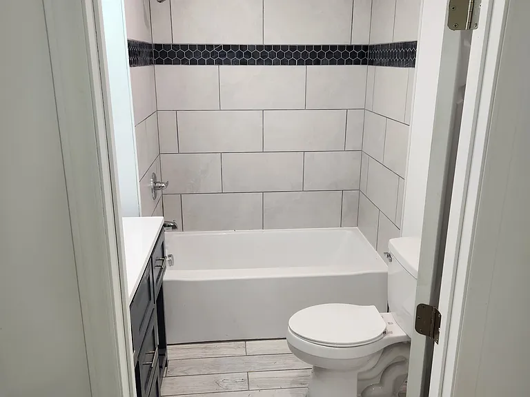 1703 E Lincoln St — Photo 4