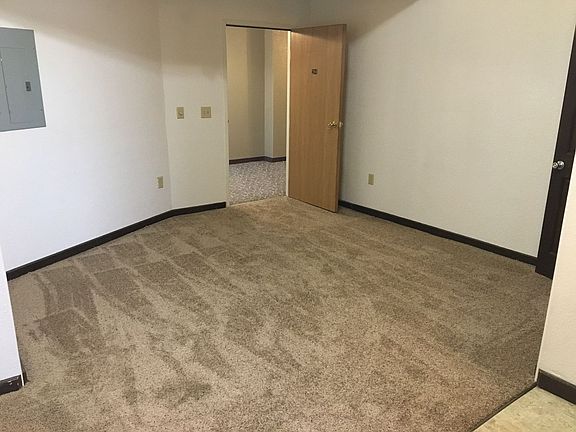 4th image of 300 1st Ave NE #200