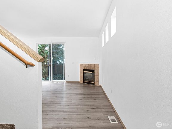 4th image of 18532 100th Avenue E