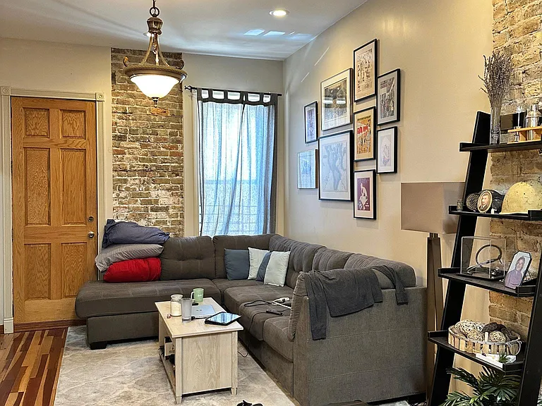 1749 W Erie St #1R — Photo 15