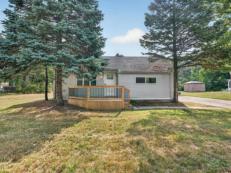 21150 Avon Ln — Photo 45
