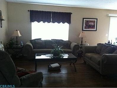 4th image of 370 Meadow Knoll Ct