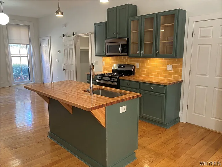 58 Tracy St #1 — Photo 5