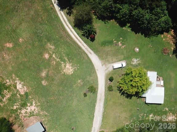 3rd image of 442 Gibbons Rd