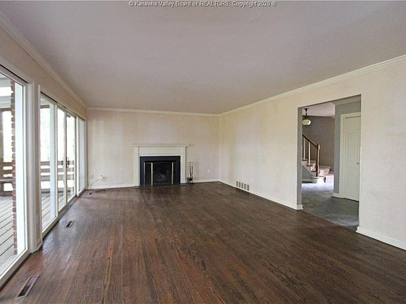 2nd image of 1638 Woodvale Dr