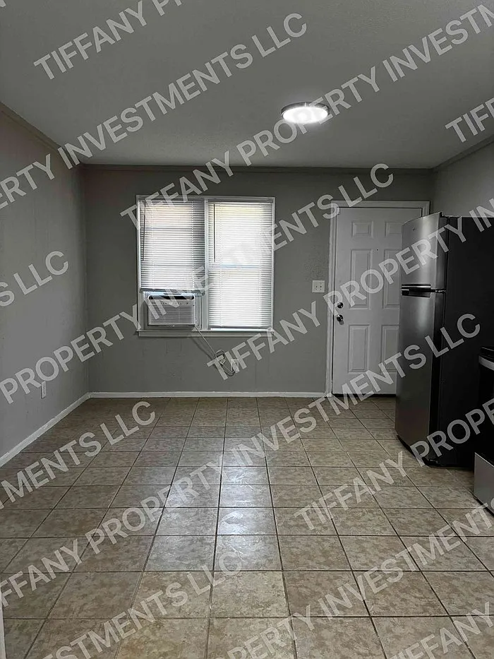 2 bed, 1.0 bath, $875 — Photo 3