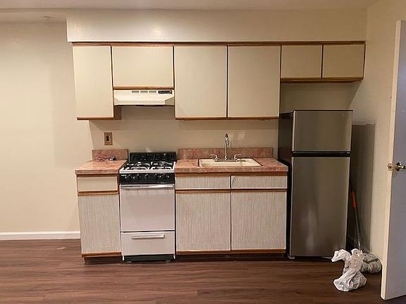 3rd image of 139 Amity Pl #139