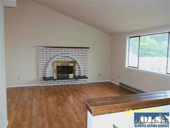 2nd image of 934 E Benjamin Ave