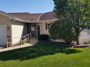 595 Country Ln, Cambridge, WI 53523