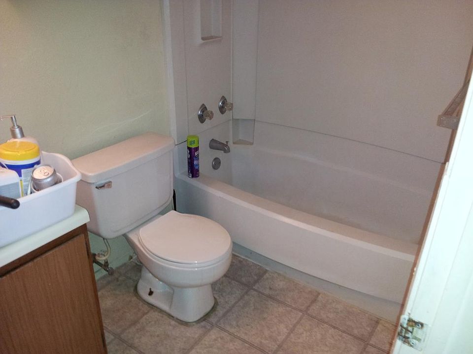 2nd image of 2427 W Prairie St #114