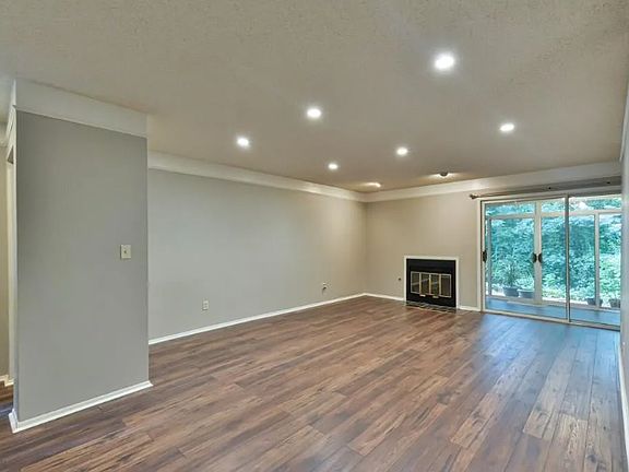4th image of 47 Doranne Ct SE