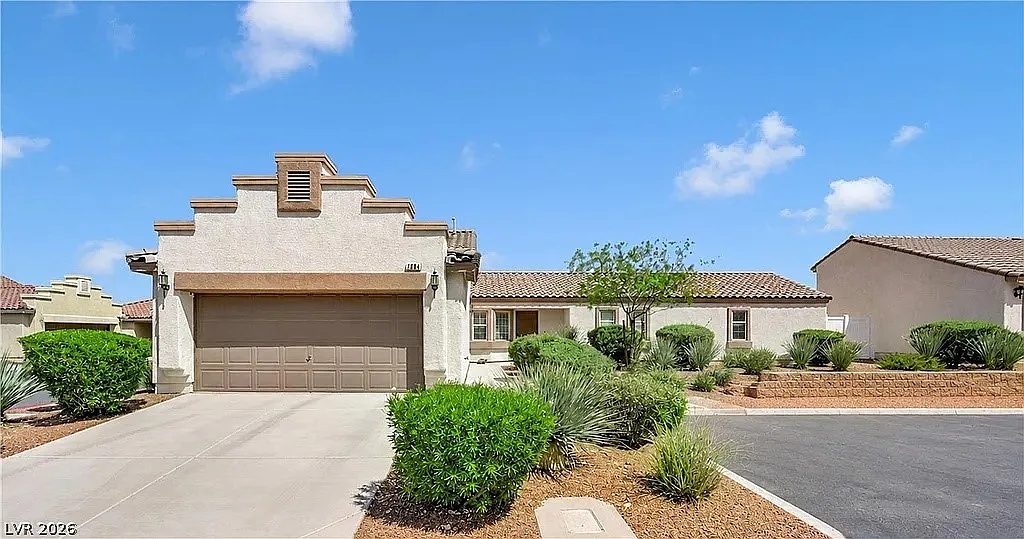 3 bed, 2.0 bath, 1404 sqft, $2,350 — Photo 1