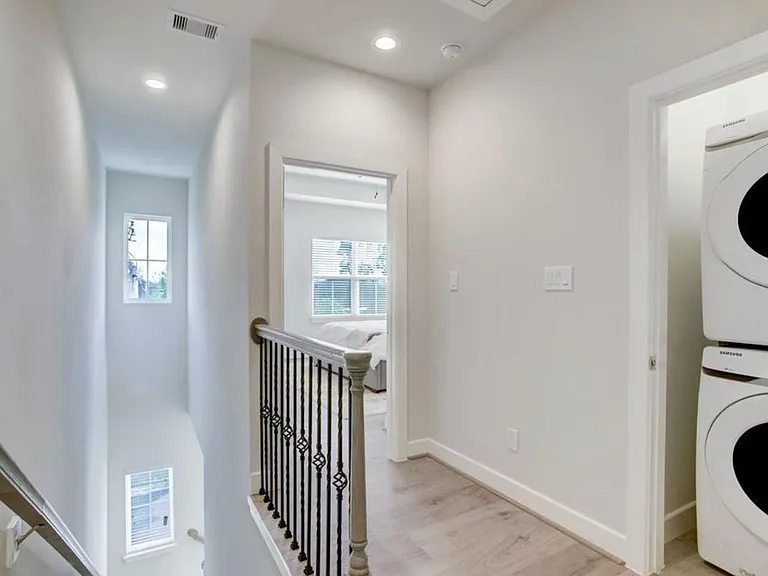 4907 Avenue J — Photo 10