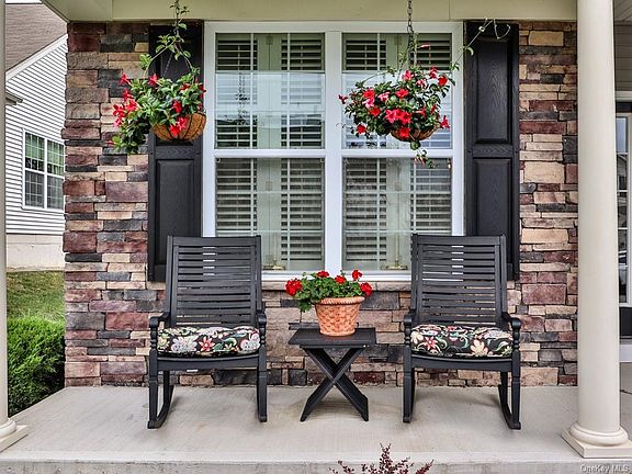 5th image of 68 Jasmine Dr