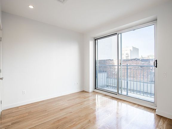 4th image of 25 Montrose Ave APT 402
