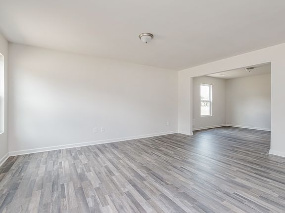 3rd image of 1054 Manor Dr