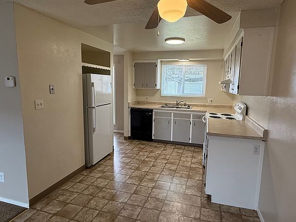 2nd image of 3010 Green Dr