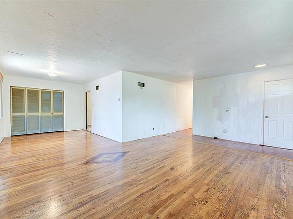 5th image of 3927 Trotwood Pl