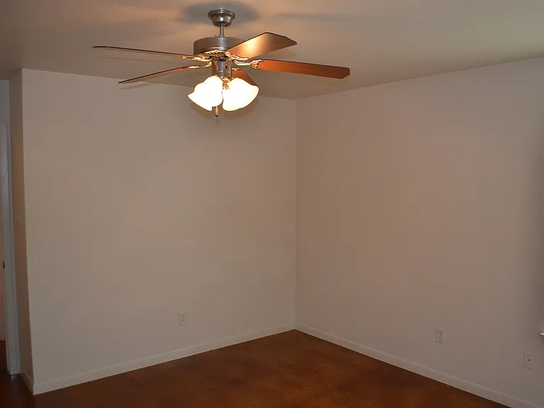 318 Elbert Ln — Photo 11