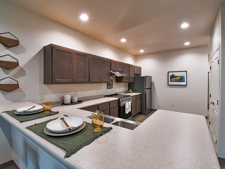 Crossroads Place Apartments — Photo 31