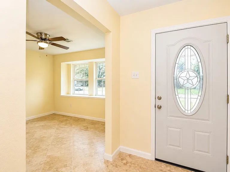 2110 Whiteback Dr — Photo 6