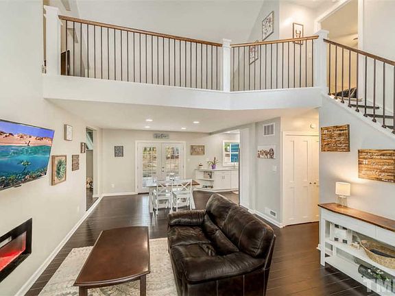 3rd image of 4810 Rollingwood Dr