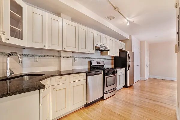 Rented by Compass | media 9