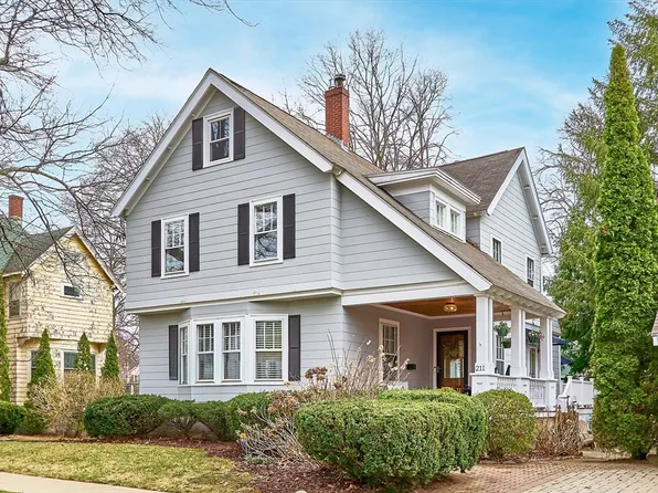 211 E Foster St, Melrose, MA 02176