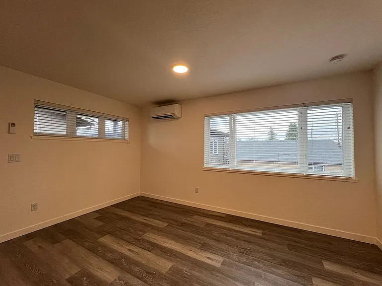 534 Putnam St #2 — Photo 5