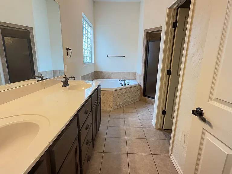 10100 Shadowview Dr — Photo 14