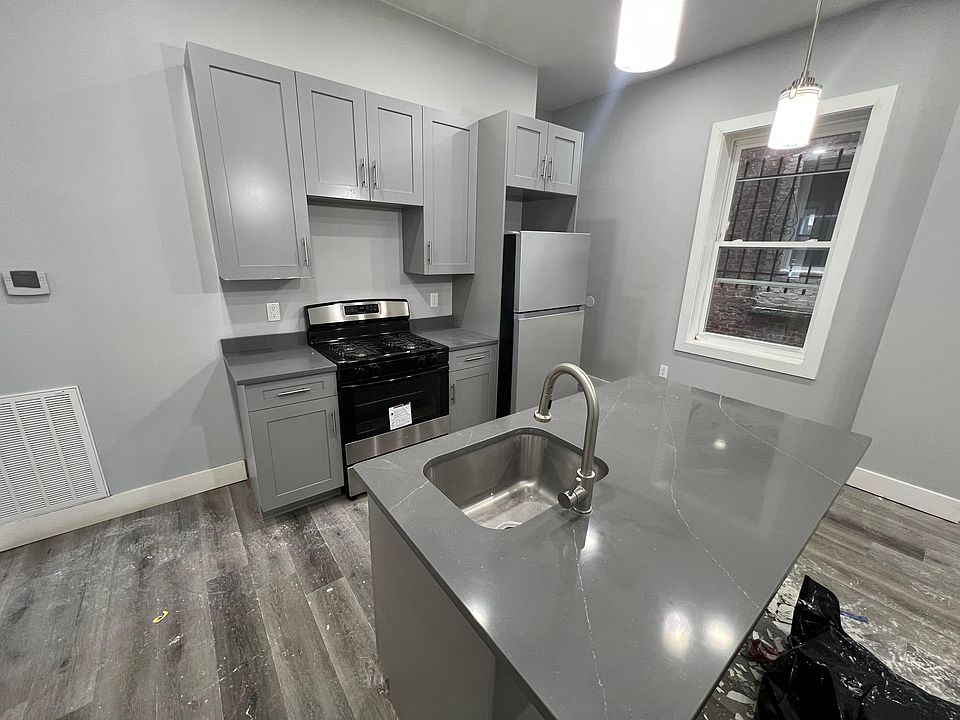 1st image of 186 Hawthorne Ave #2
