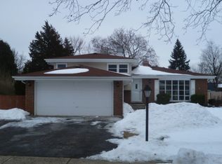 629 Sharon Dr, Crystal Lake, IL 60014
