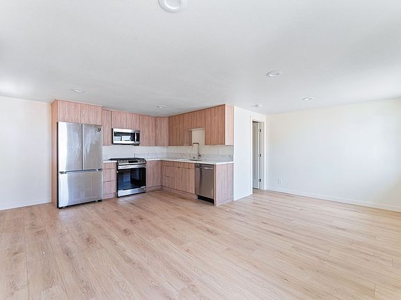 3rd image of 410 Huntington St #D