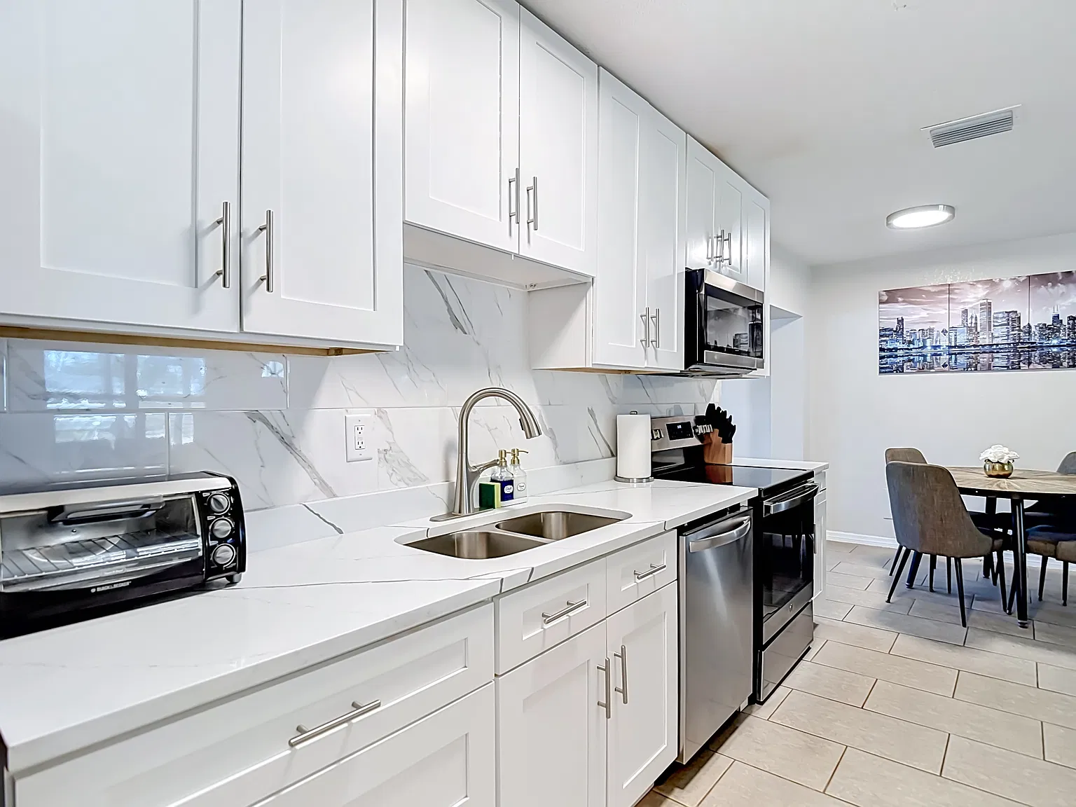 3 bed, 1276 sqft, $2,800 — Photo 3