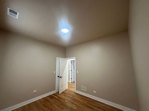 4th image of 6342 S Elizabeth St #2