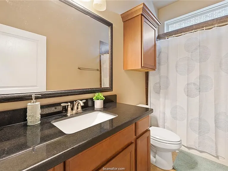 2523 Warkworth Ln — Photo 9
