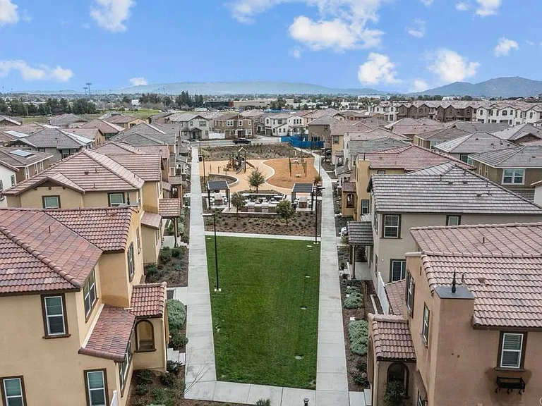 40315 Birchfield Dr — Photo 39