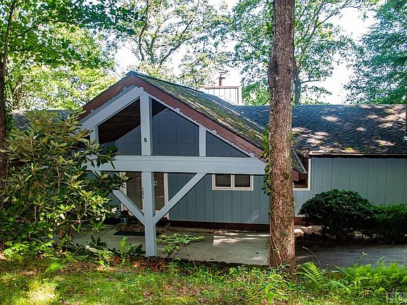 3rd image of 358 Pleasant Mountain Dr