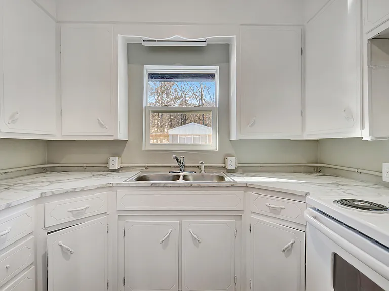 2751 Malvern Ave — Photo 12