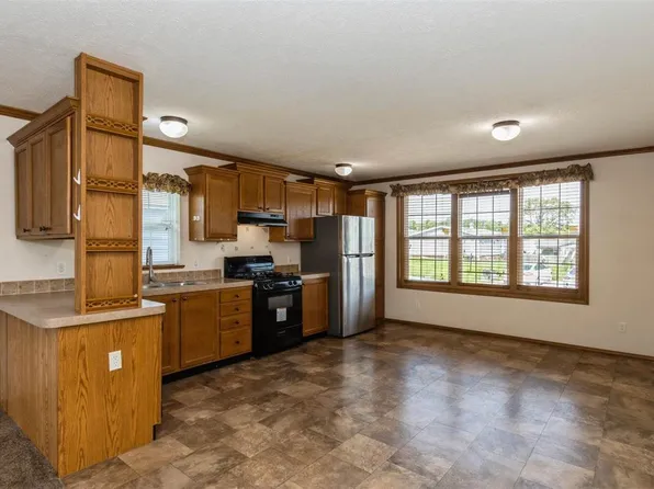 433 Waterway Dr, Iowa City, IA 52246