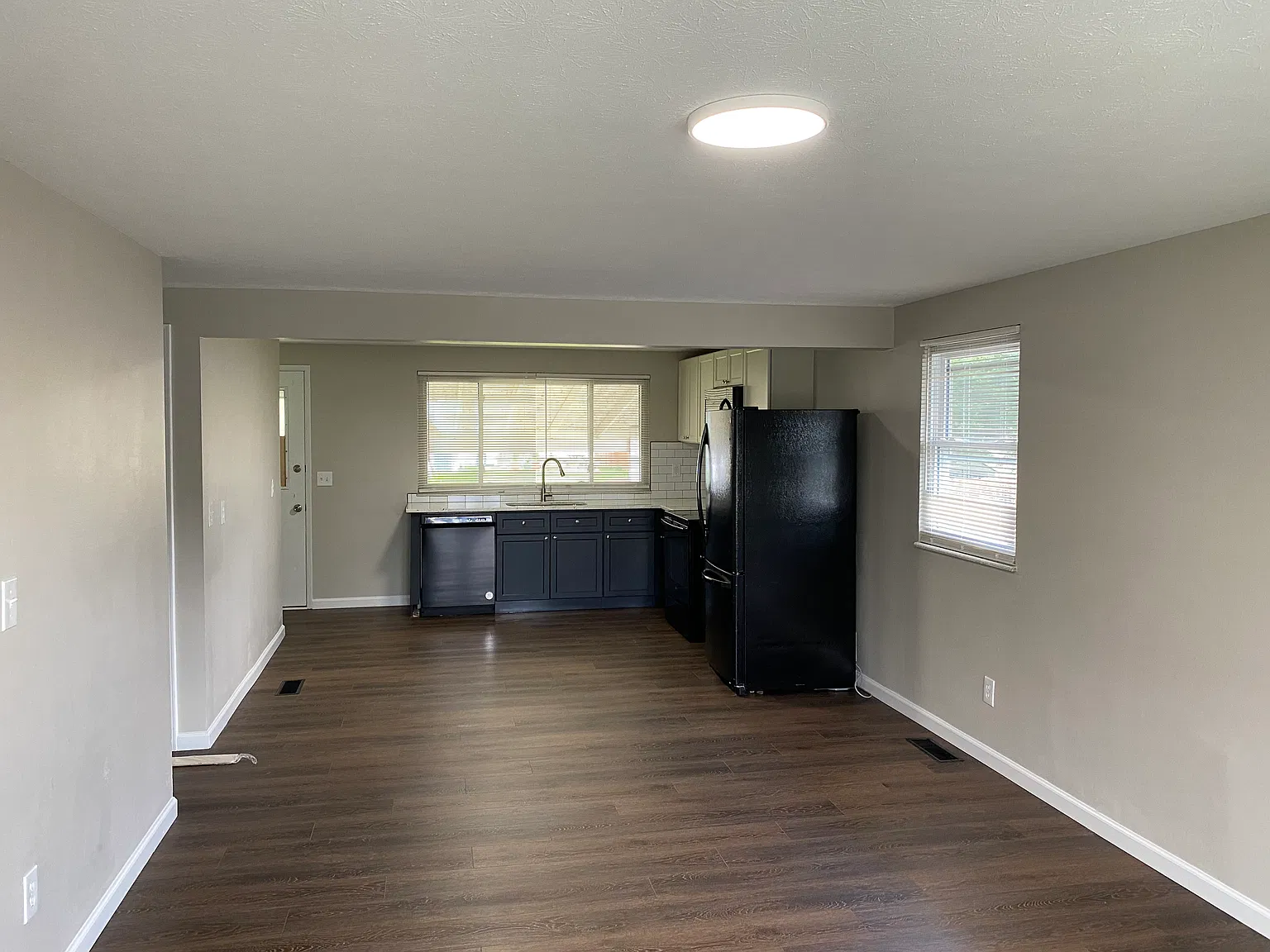 3 bed, 948 sqft, $1,575 — Photo 3