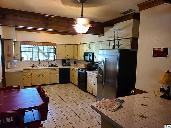 2nd image of 862 Schneider Ln