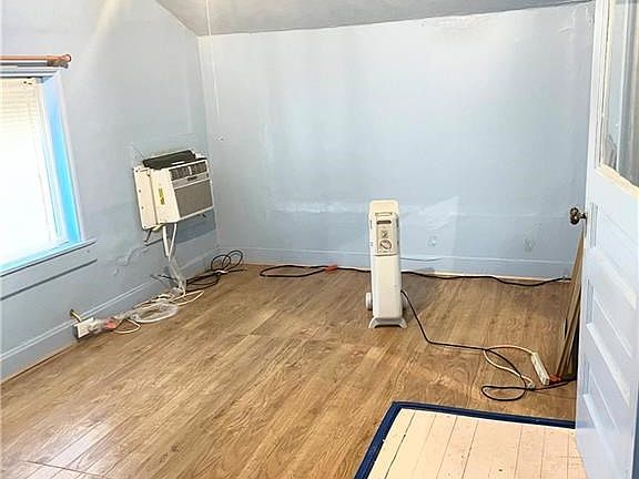 4th image of 2414 Cypress Ave