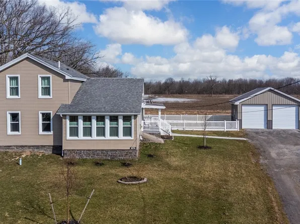 6721 Rapids Rd, Lockport, NY 14094