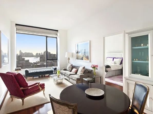 255 Hudson Street image 1 of 5