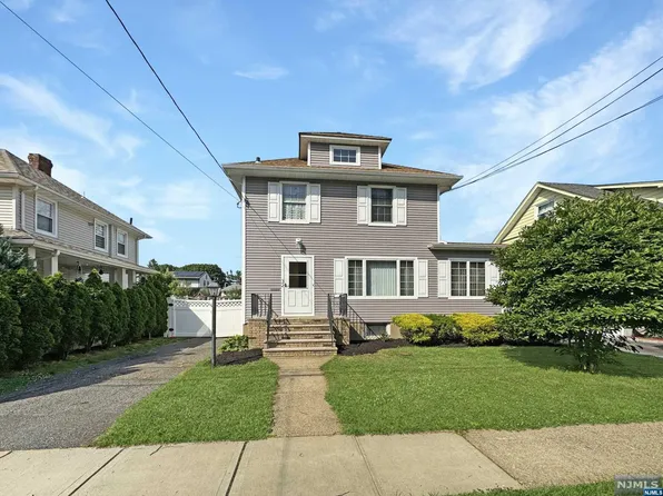 32 Terrace Ave, Rochelle Park, NJ 07662